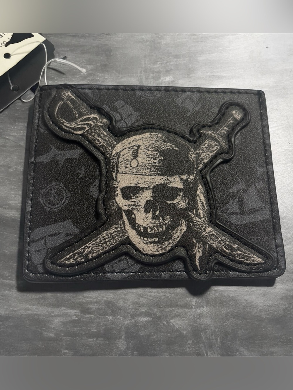 Her Universe Disney Pirates of the Caribbean Skull Icon Cardholder Wallet NWT